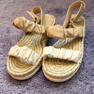 American Eagle Outfitters Beige and Off-White Sandals